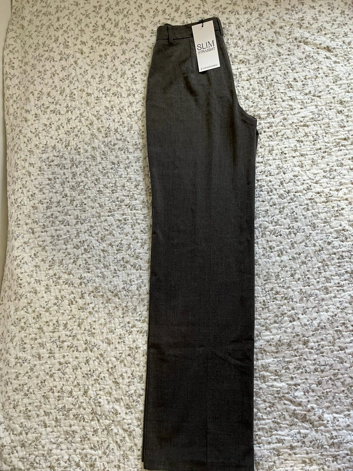 Stradivarius pantalone sa etiketom
