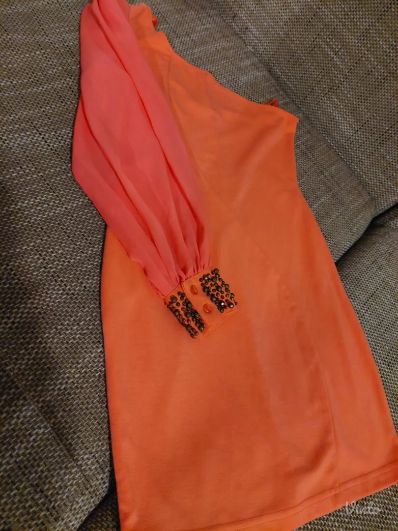 Novogodišnja koralna haljina