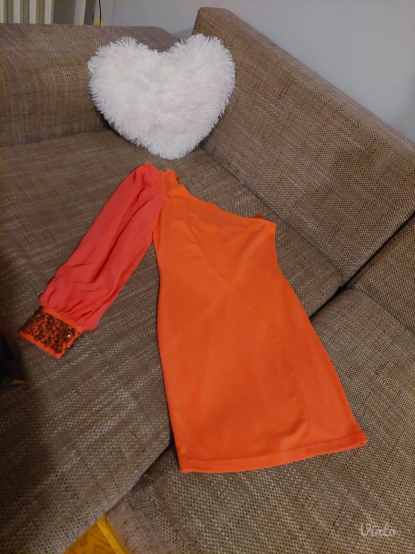 Novogodišnja koralna haljina