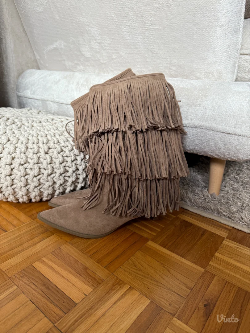 Bershka cizme na malu stiklu