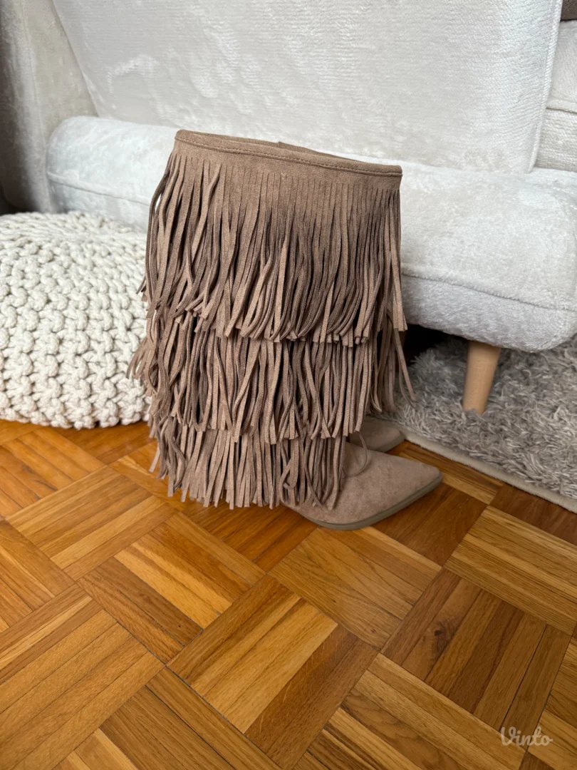 Bershka cizme na malu stiklu