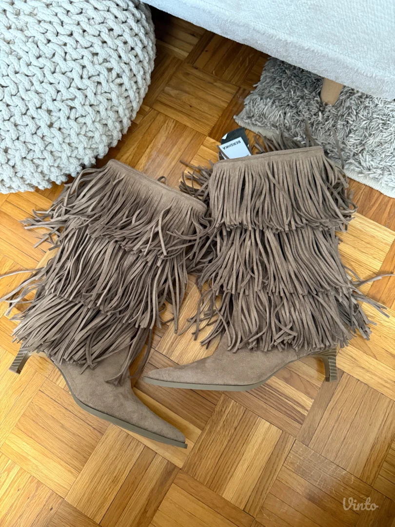 Bershka cizme na malu stiklu