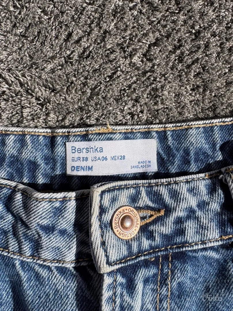 Bershka- iscepane farmerke