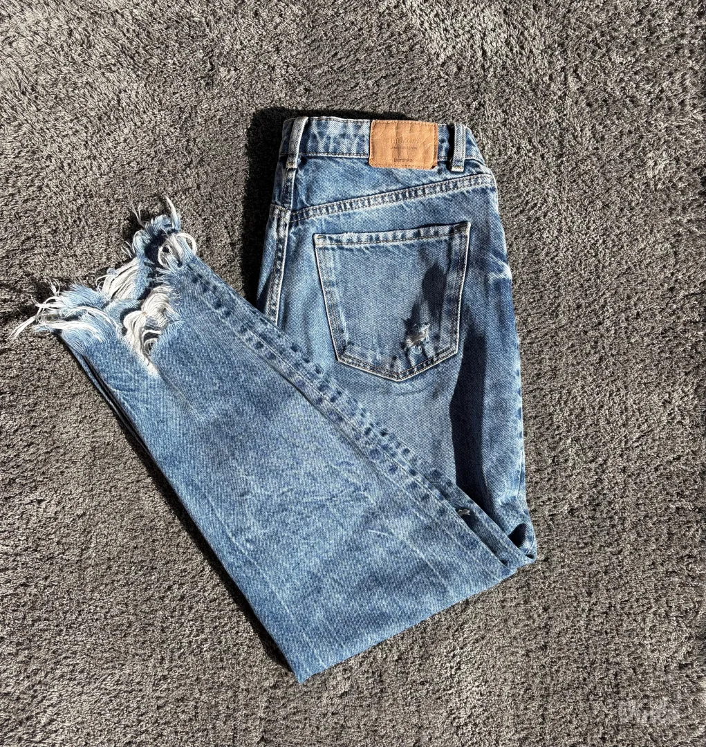 Bershka- iscepane farmerke