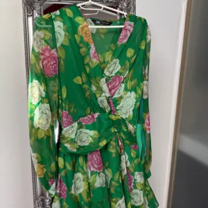 Zara šarena haljina