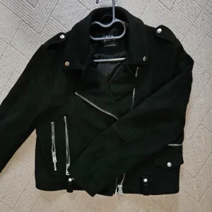 Zara kožna jakna vel.M