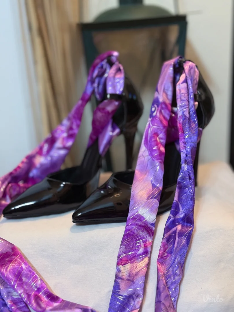 Hajkir- crne lakirane štikle