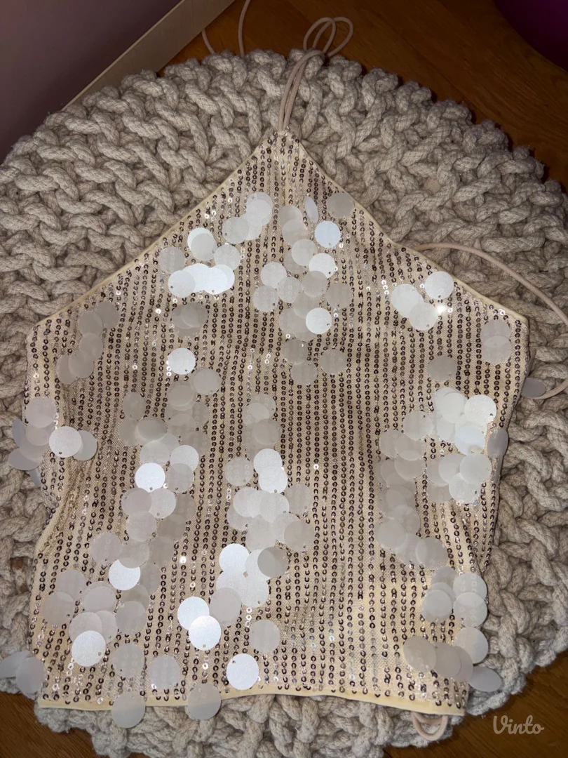 Majica bez ledja ,broj S