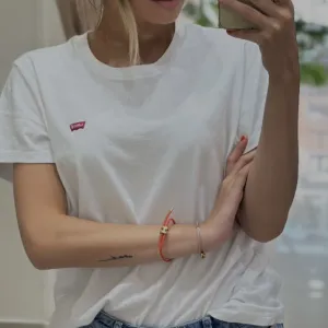 Levis bela majica