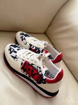 LOVE MOSCHINO patike