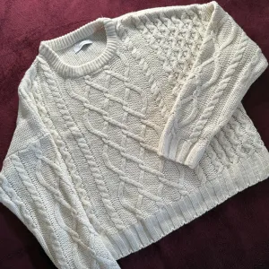 Reserved- pleteni džemper
