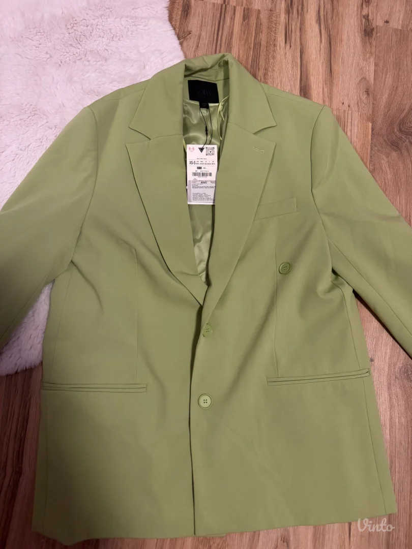 Zara sako sa etiketom