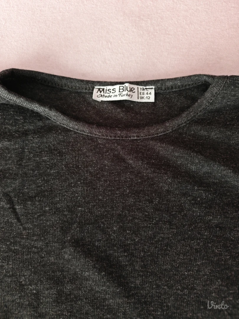 Bluza za čipkastim rukavima