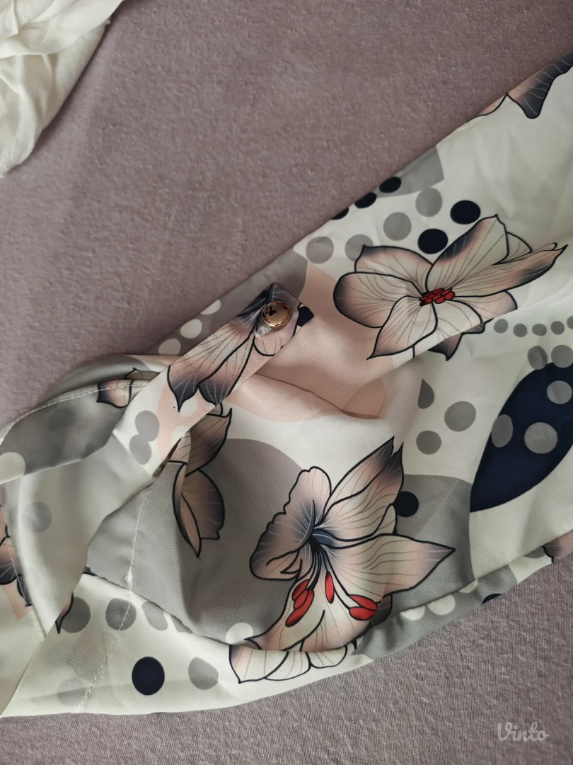 Lepršava cvetna bluza