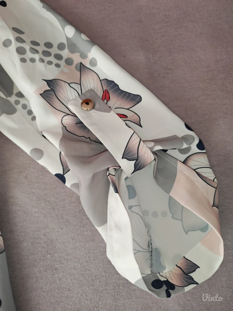 Lepršava cvetna bluza