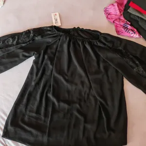 Eleganta bluza sa čipkom