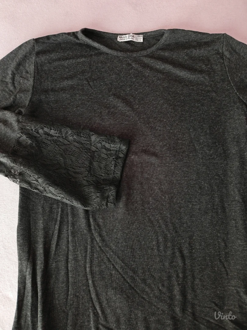 Bluza za čipkastim rukavima