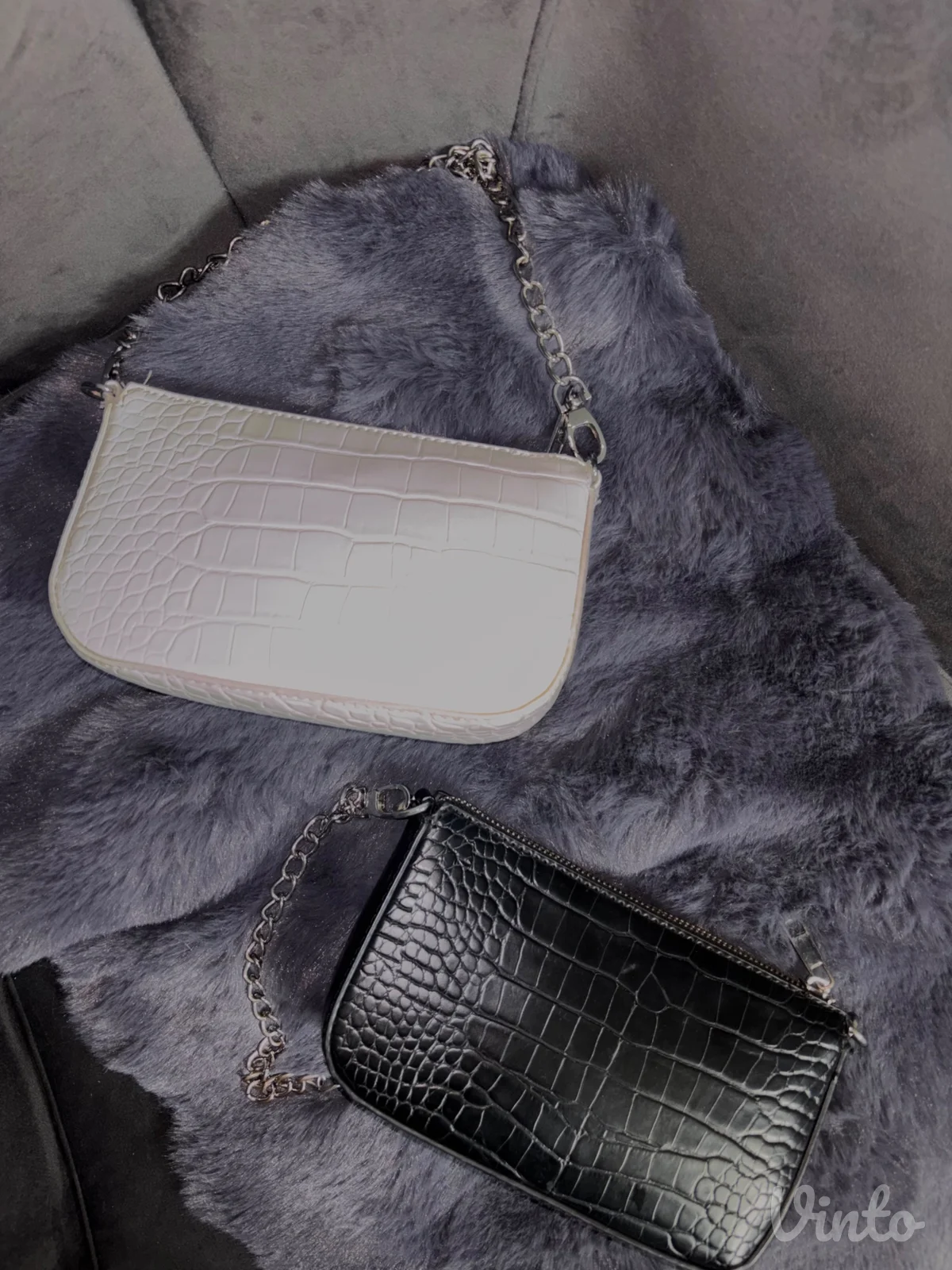 Bershka torbice obe za 1000