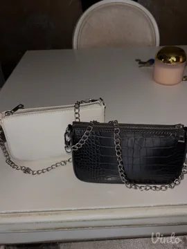 Bershka torbice obe za 1000