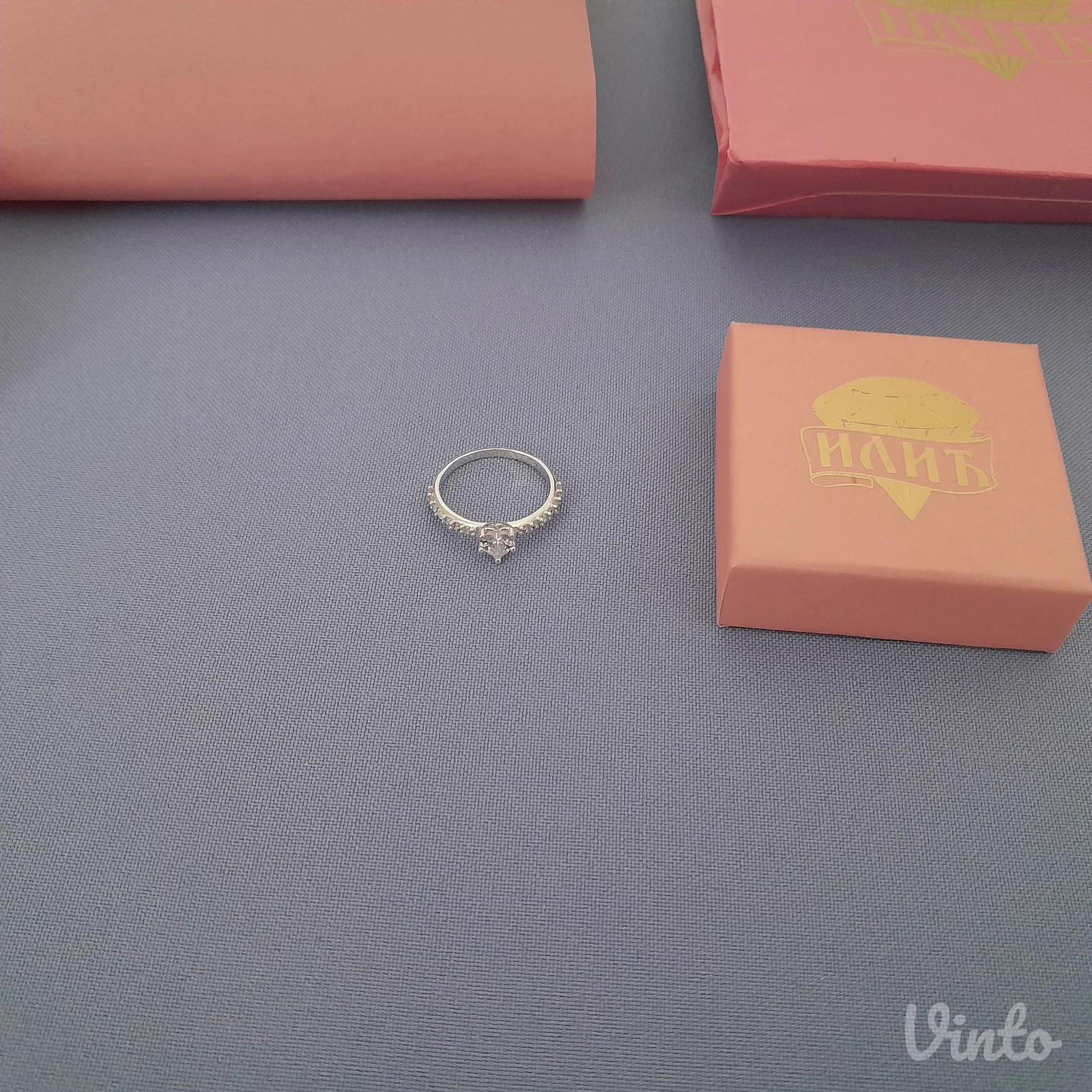 Nov elegantan srebrni prsten sa belim cirkonom 17 mm