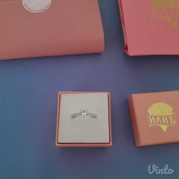 Nov elegantan srebrni prsten sa belim cirkonom 17 mm