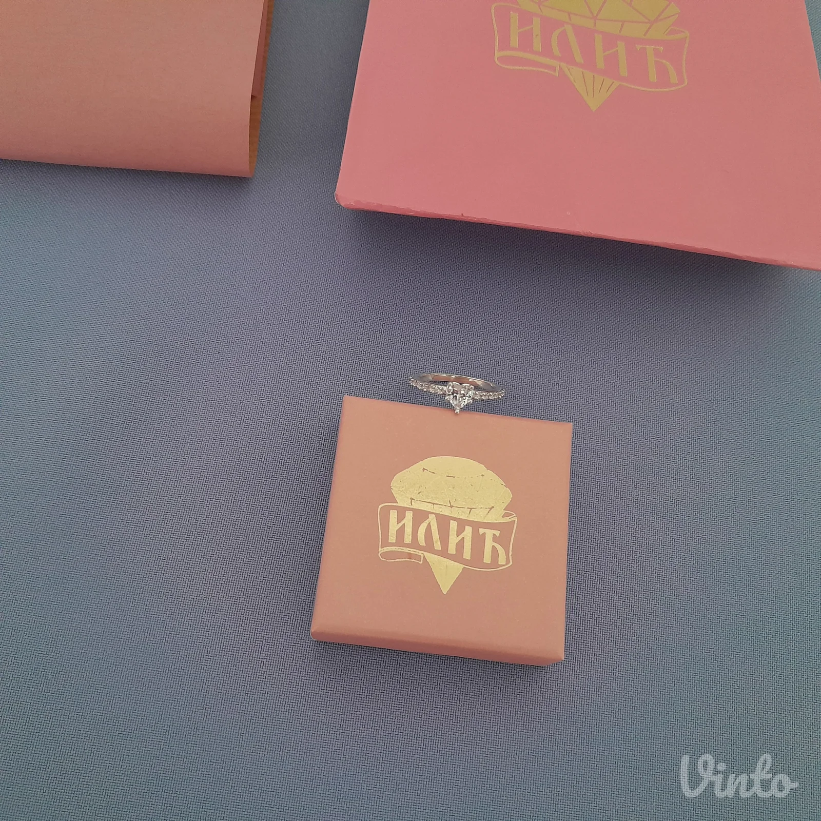 Nov elegantan srebrni prsten sa belim cirkonom 17 mm