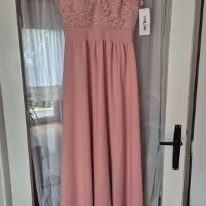 Duga svecana haljina