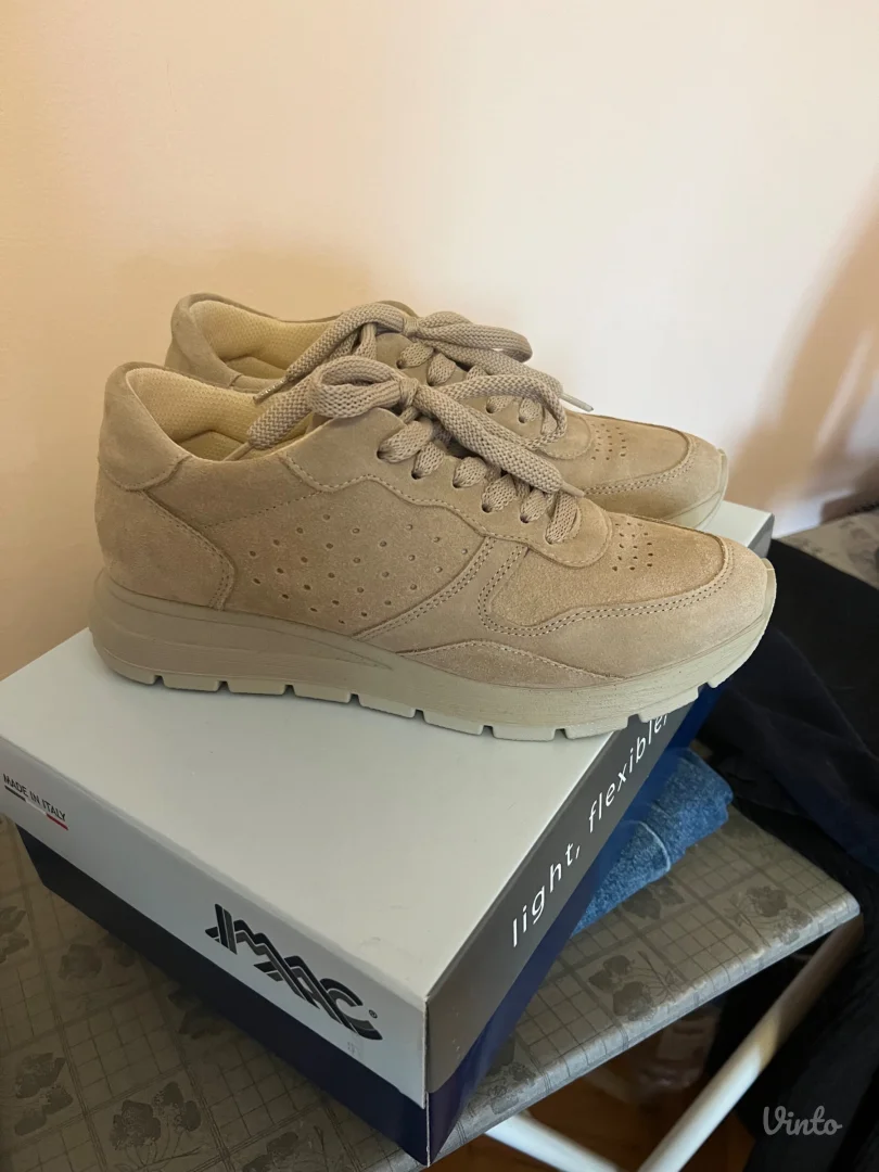 Imac Nove kozne patike 38