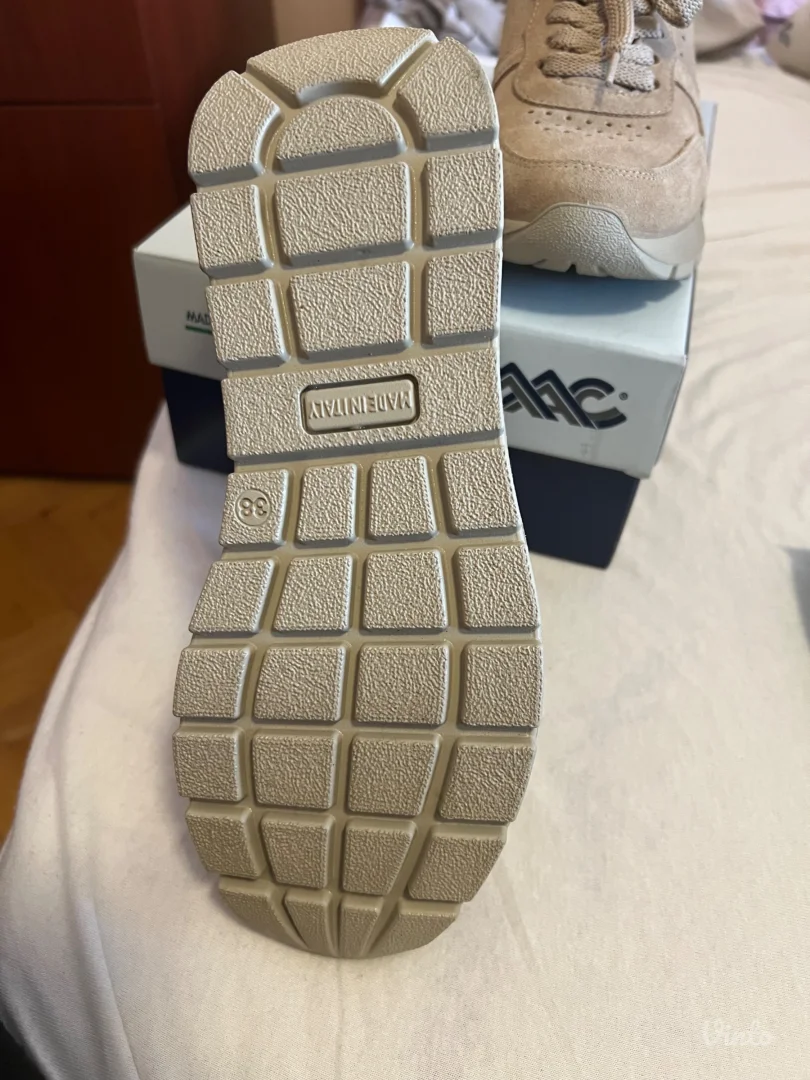 Imac Nove kozne patike 38