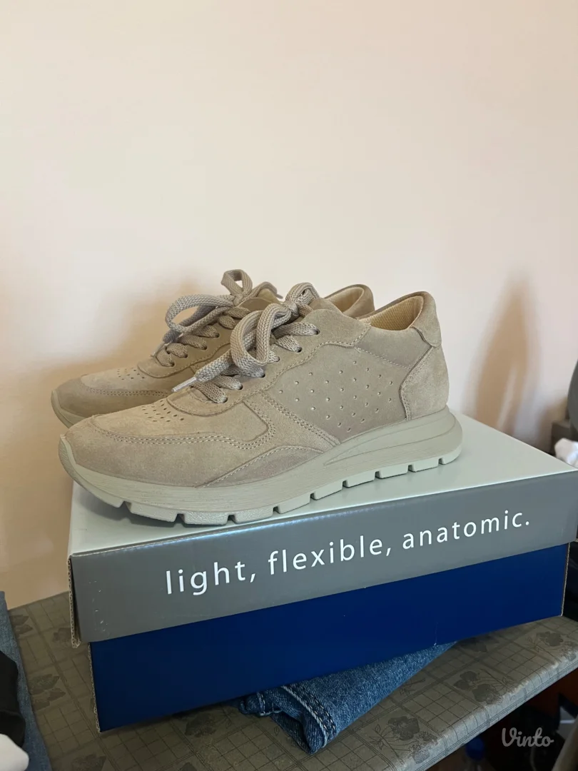 Imac Nove kozne patike 38