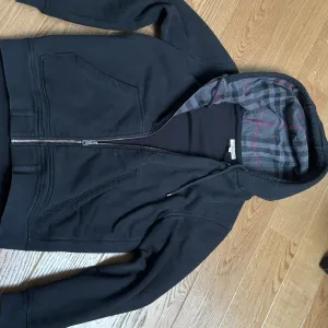 Burberry Duks