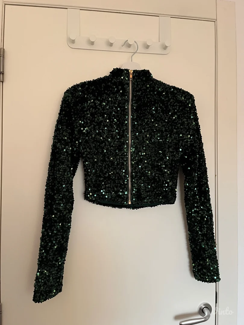 Šljokičavi crop top za svečane prilike