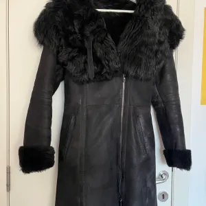 Crni monton - prava koža i krzno