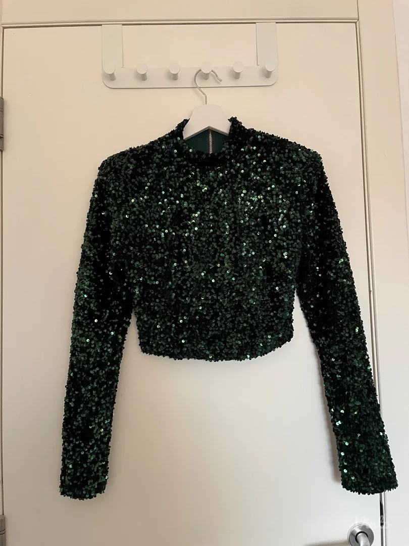 Šljokičavi crop top za svečane prilike