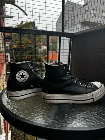 Kožne Converse patike