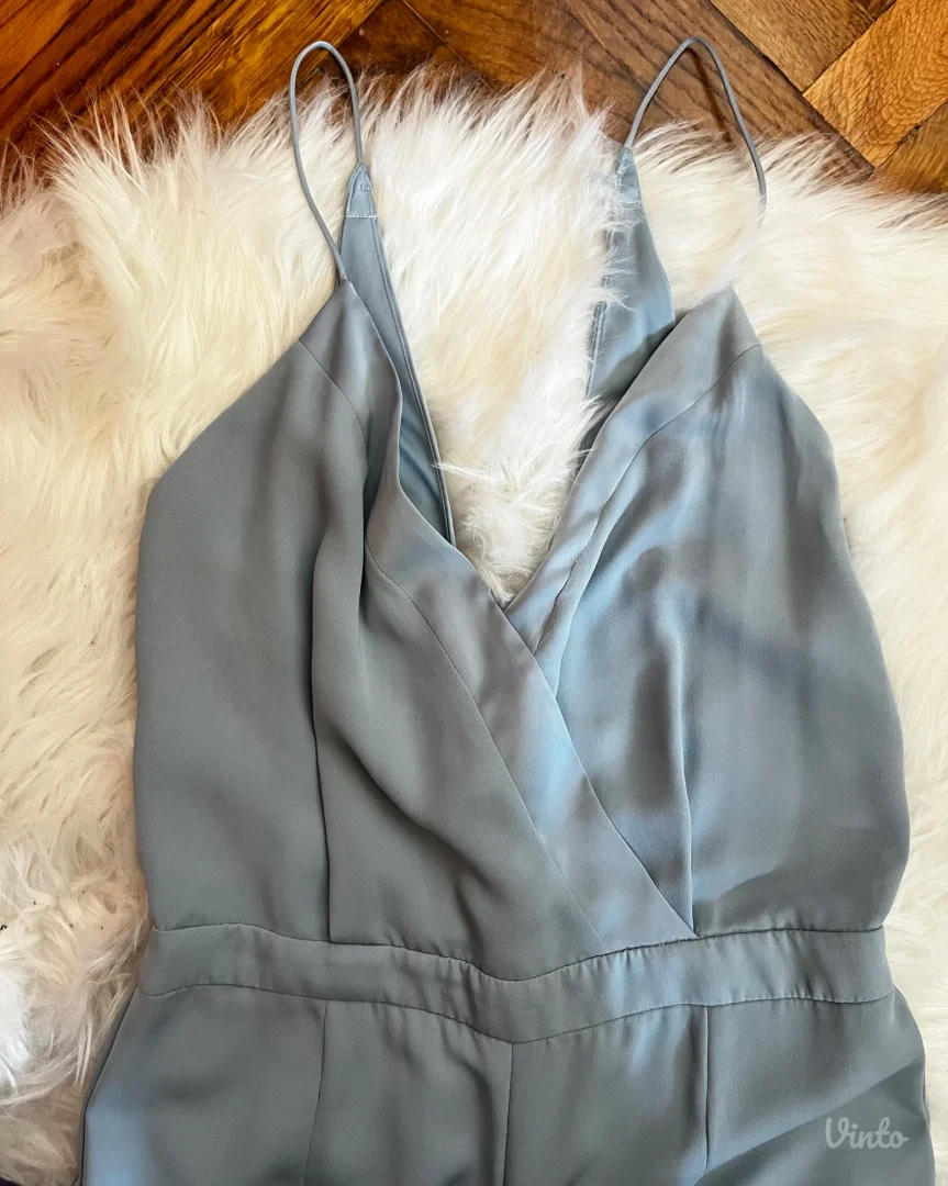 Zara svetlo plavi kombinezon sa sivim podtonom – M