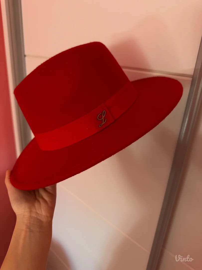 LOLITA CRVENI ŠEŠIR