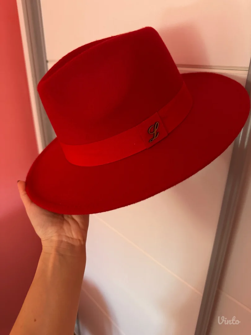 LOLITA CRVENI ŠEŠIR