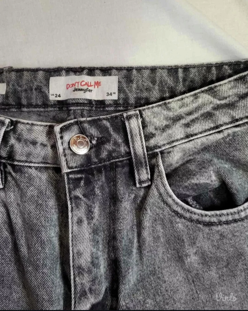 Kamenovani mom dzins