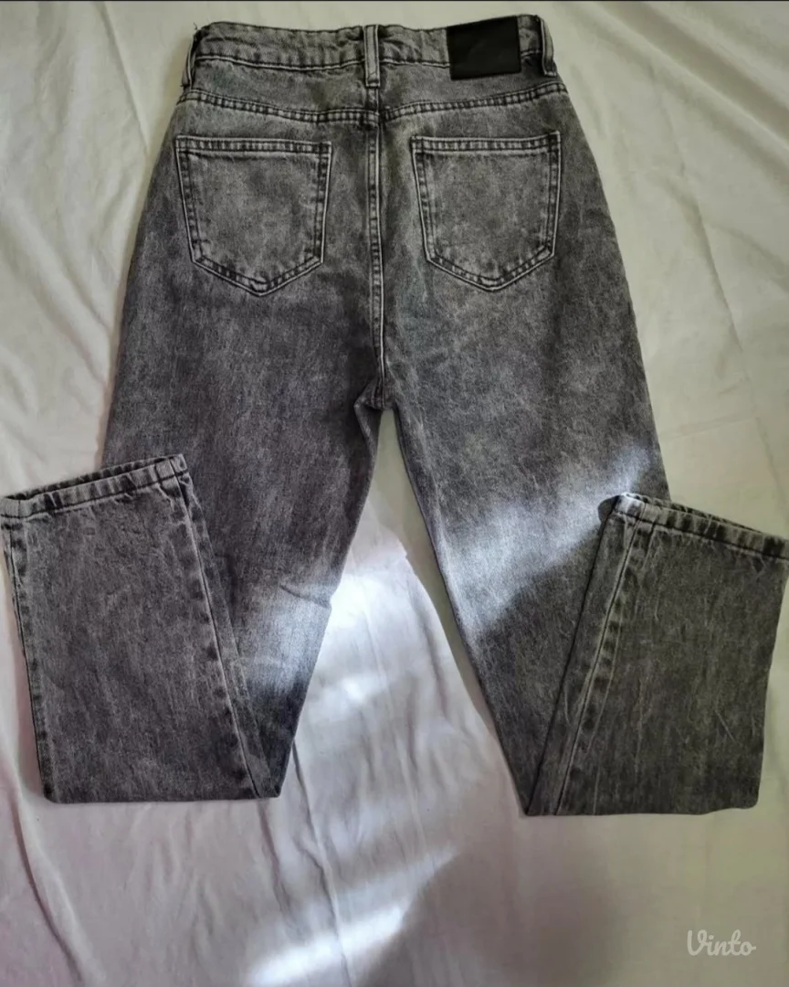 Kamenovani mom dzins