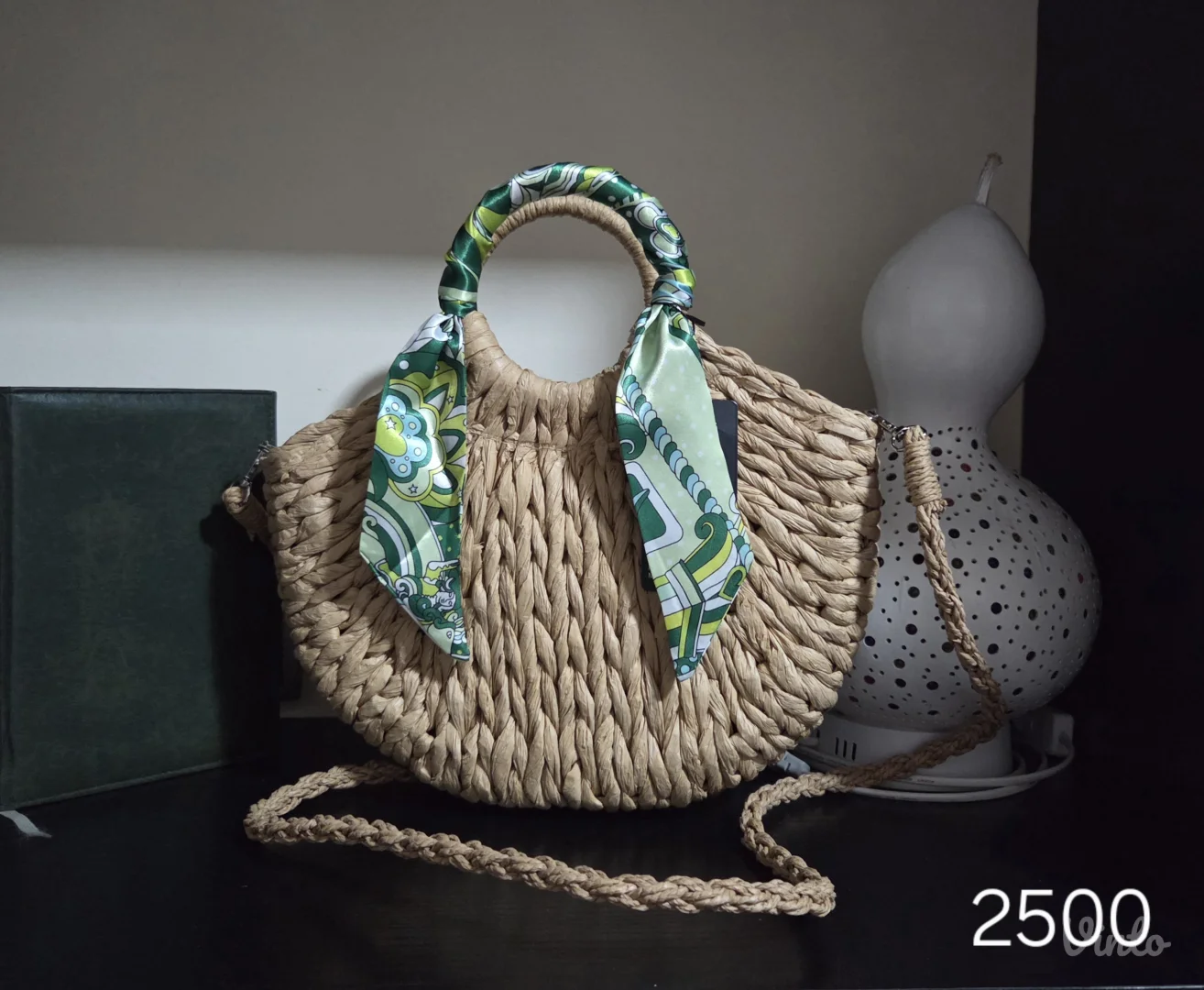 Ceger novi sa etiketom i poklon maramom