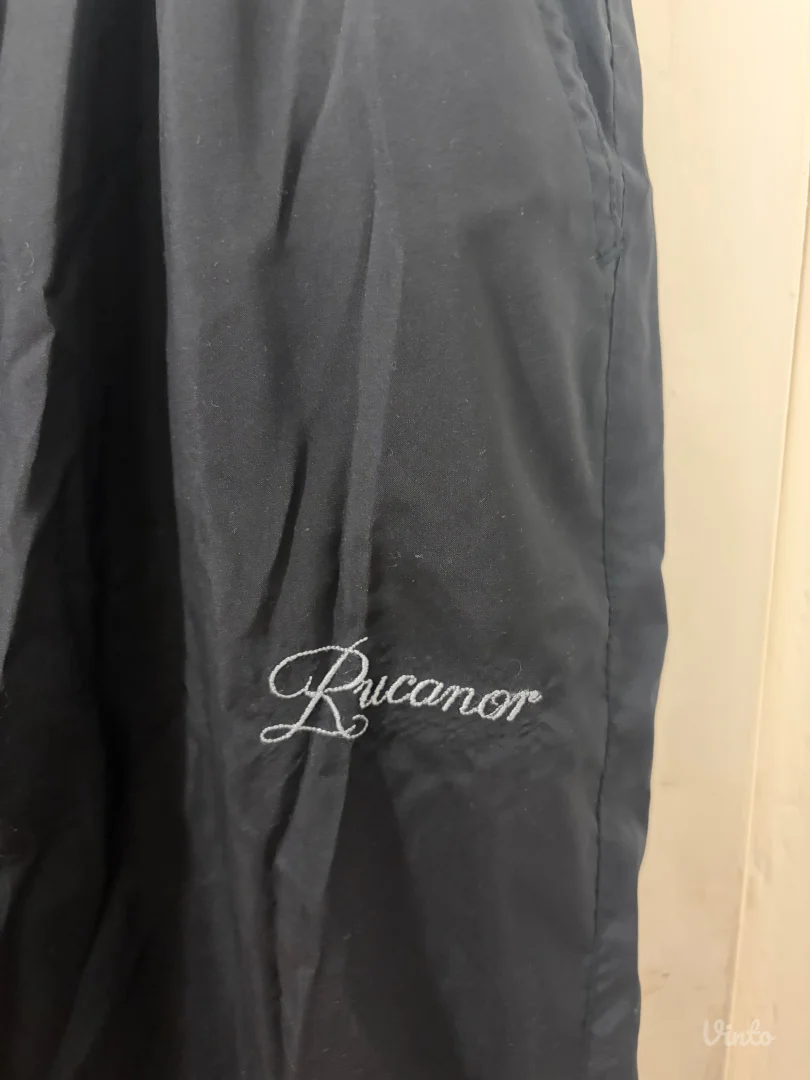 Crna suskava retro trenerka