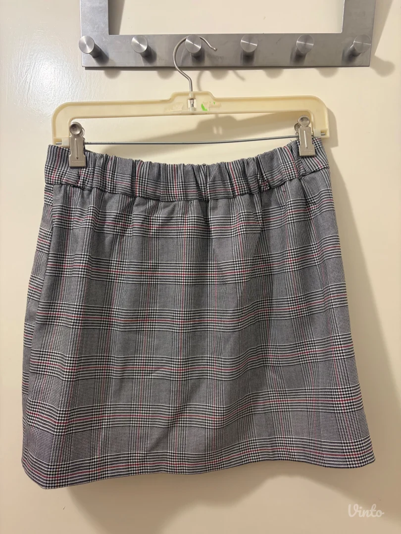 Karirana mini suknja