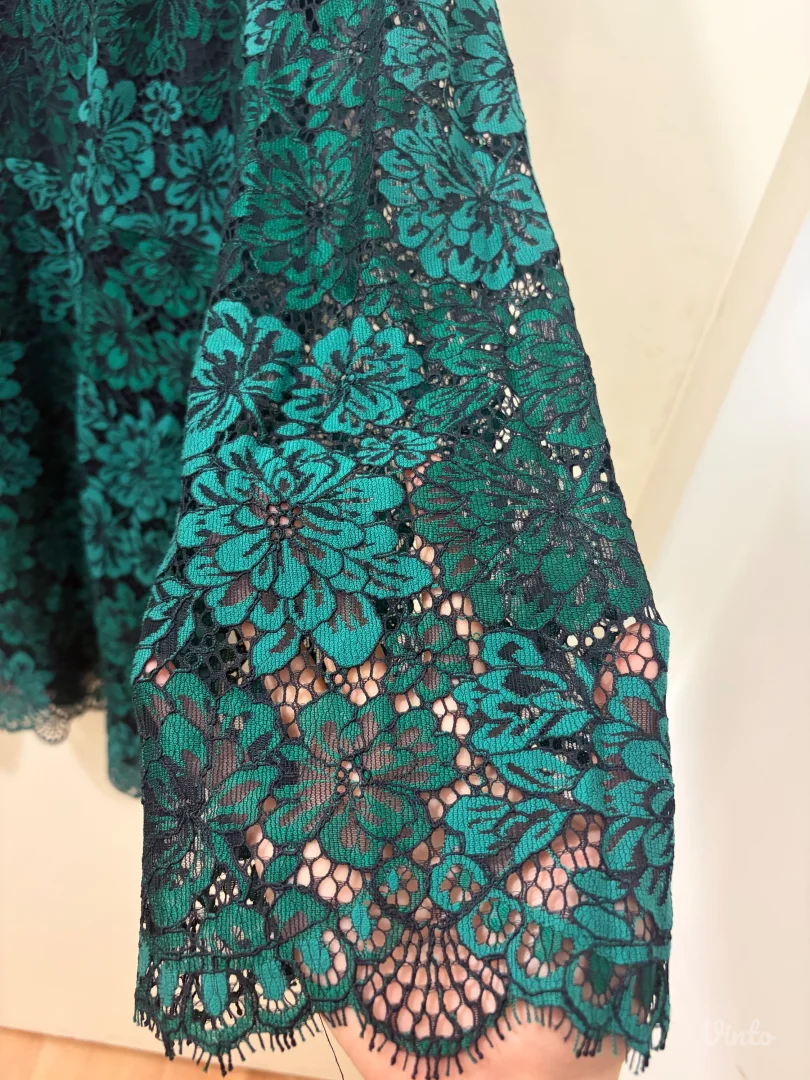 Tamno zelena cipkasta cvetna haljina
