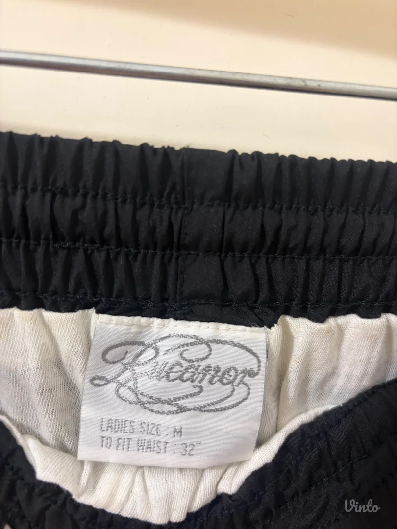 Crna suskava retro trenerka