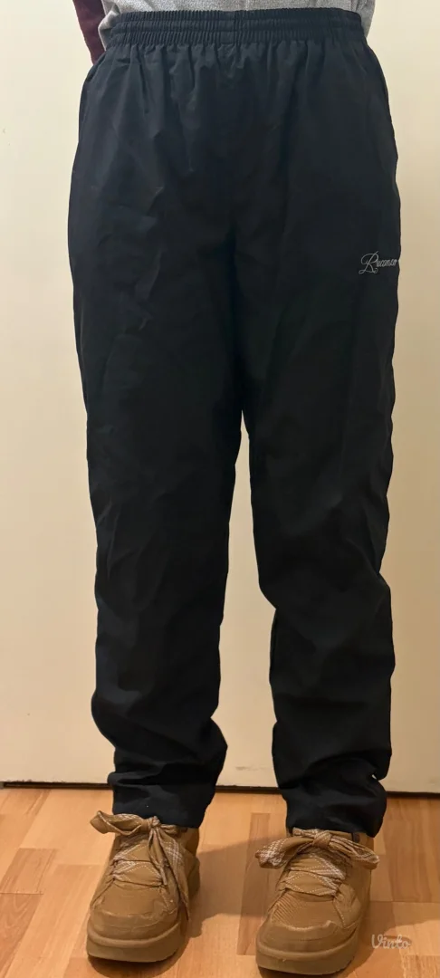 Crna suskava retro trenerka