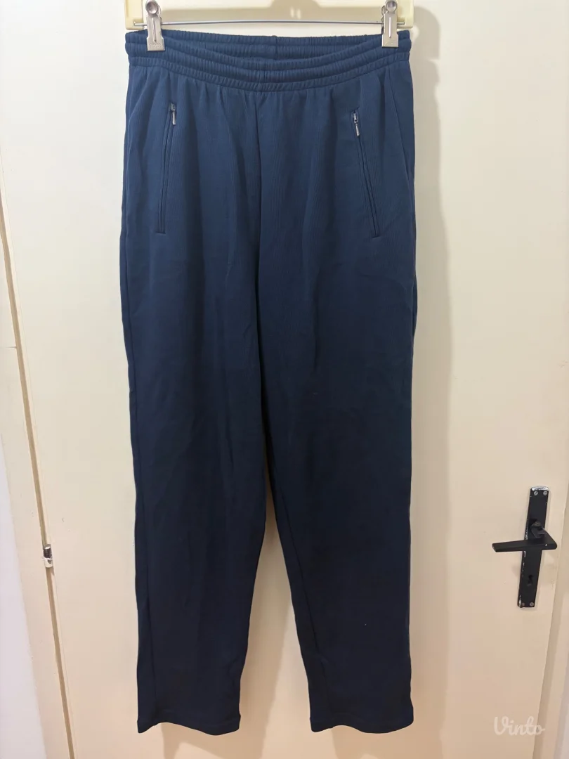 Tamno plava trenerka