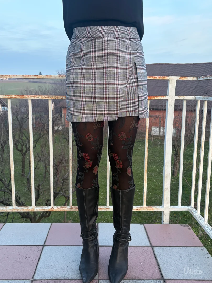 Karirana mini suknja