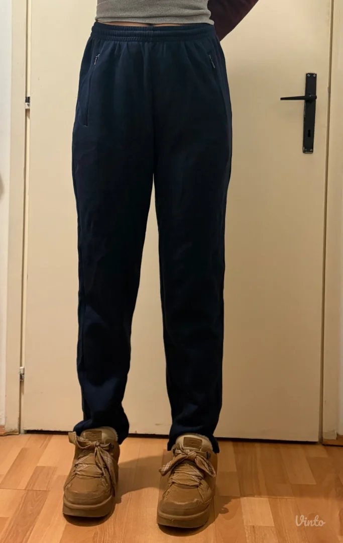 Tamno plava trenerka