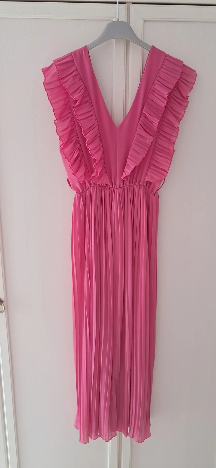 Pink plisirana haljina